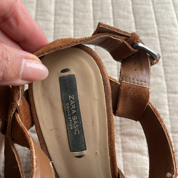 A beautiful suede wedge - Picture 2 of 4